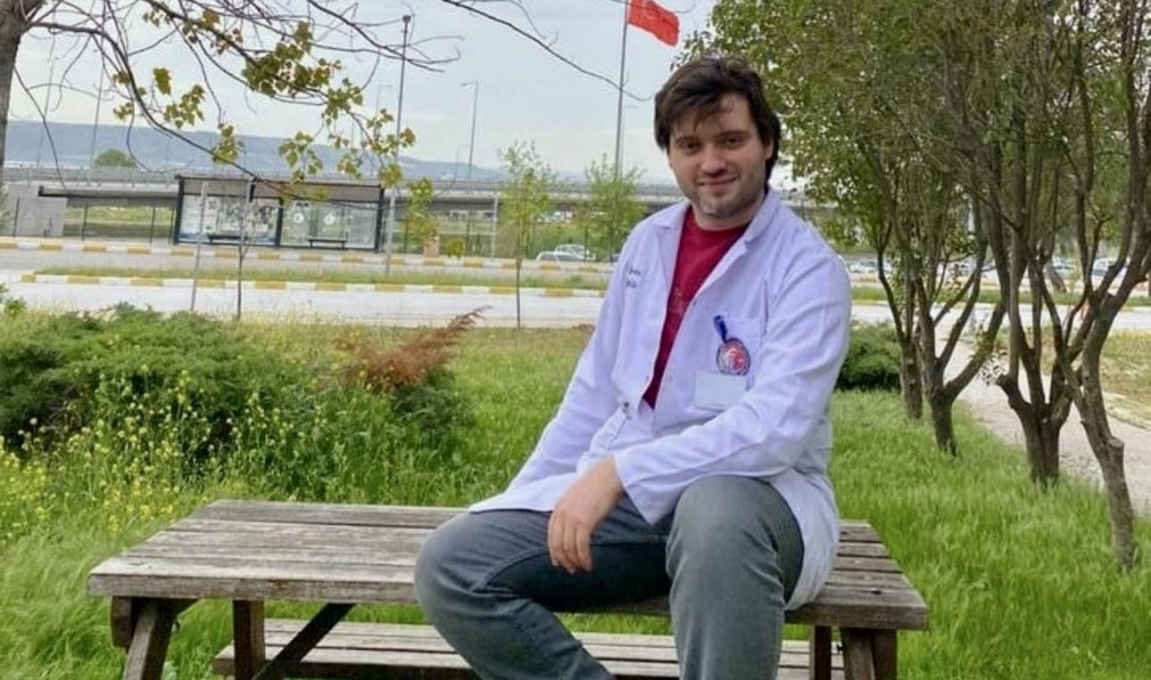 Hekim Birliği Sendikası, son bir ay içerisinde vefat eden hekimlerle ‘Sizleri Unutmadık’ başlığını taşıyan  bir paylaşım yaptı. 